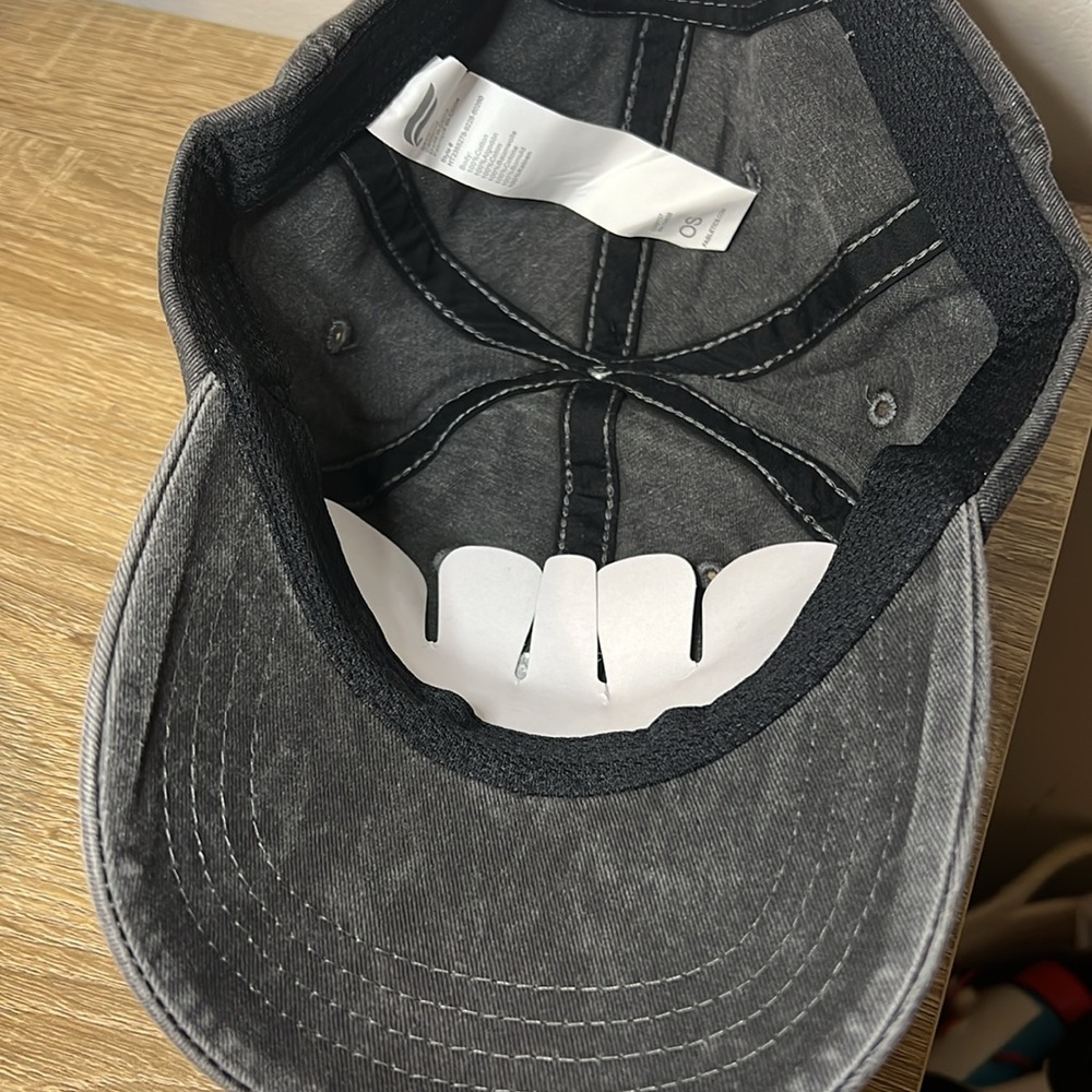 Fabletics “The Dad Hat” - Picture 3 of 5
